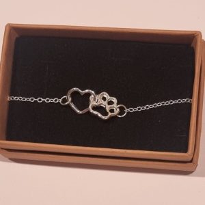 Silver-Coloured Alloy Heart & Paw Bracelet – Perfect for Dog Lovers