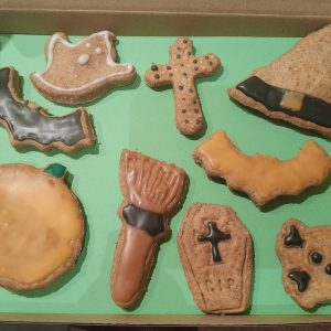 🎃 9x Iced Halloween Dog Biscuits – Peanut Butter & Banana